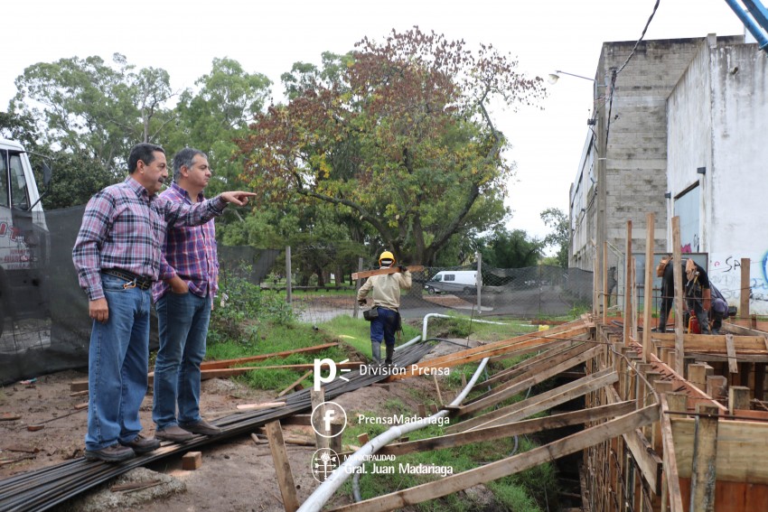 Obra de la cisterna: Inici el volcado de hormign sobre la sala de bo