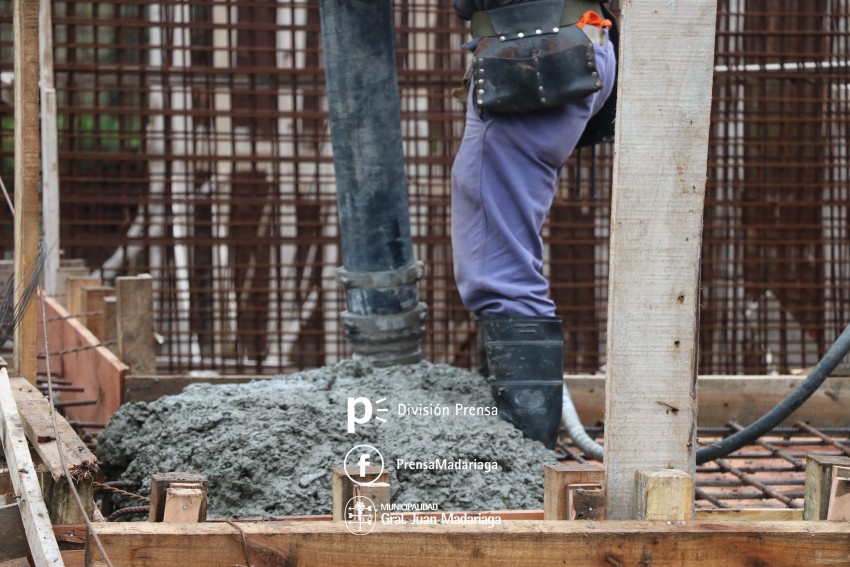 Obra de la cisterna: Inici el volcado de hormign sobre la sala de bo