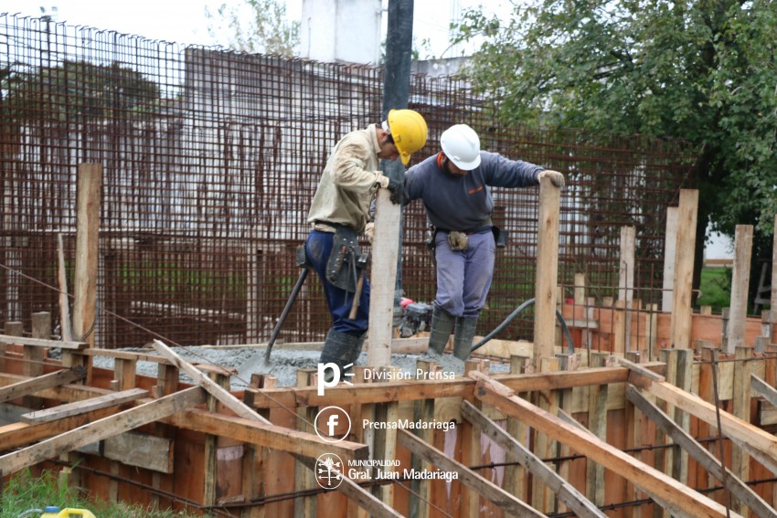 Obra de la cisterna: Inici el volcado de hormign sobre la sala de bo