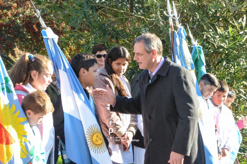 Coro, msica y baile en los actos por el 25 de Mayo