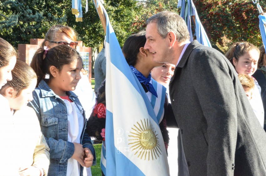 Coro, msica y baile en los actos por el 25 de Mayo