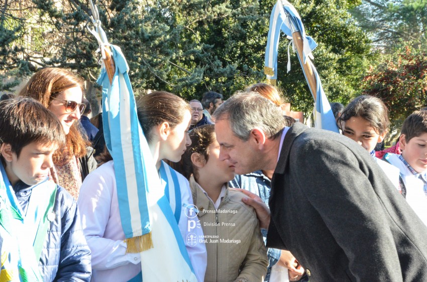 Coro, msica y baile en los actos por el 25 de Mayo