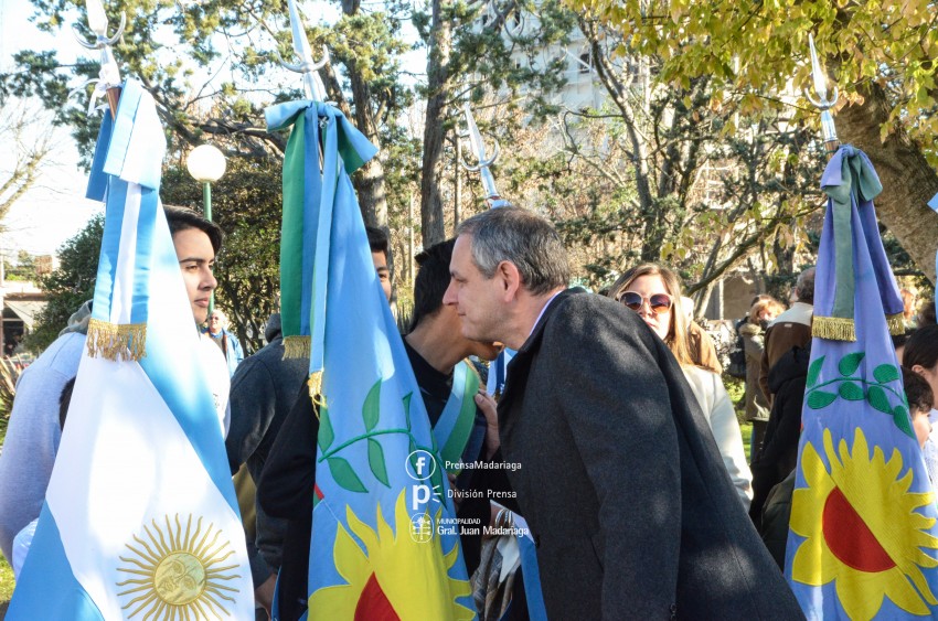 Coro, msica y baile en los actos por el 25 de Mayo