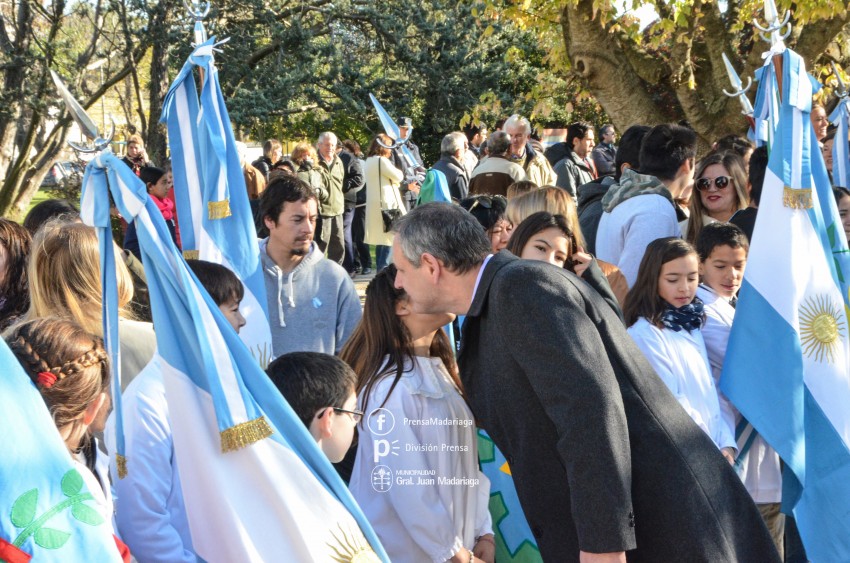 Coro, msica y baile en los actos por el 25 de Mayo