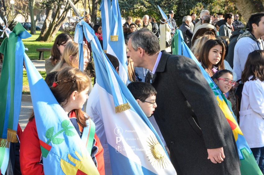 Coro, msica y baile en los actos por el 25 de Mayo