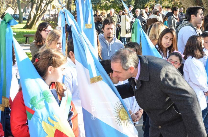 Coro, msica y baile en los actos por el 25 de Mayo