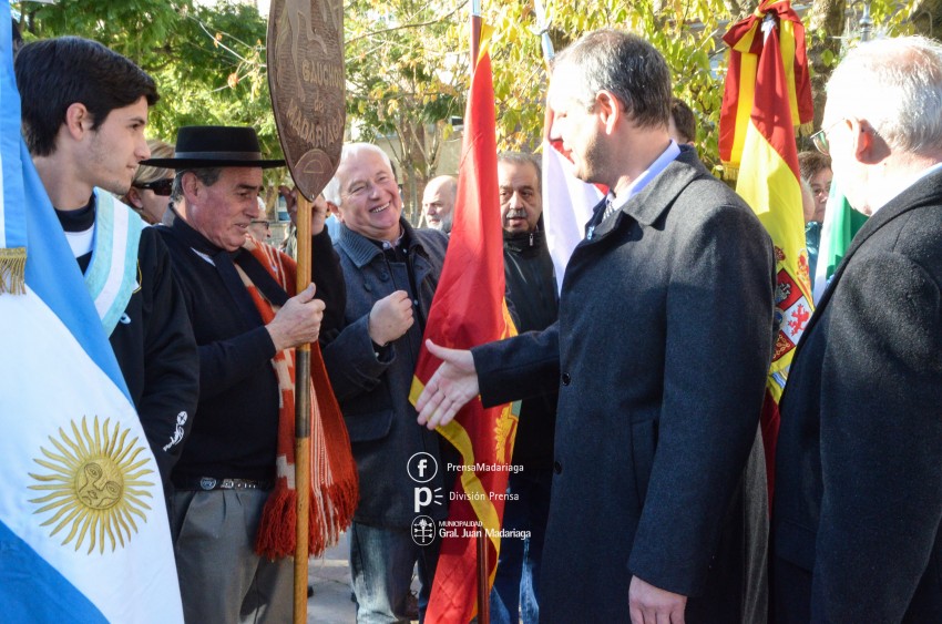 Coro, msica y baile en los actos por el 25 de Mayo