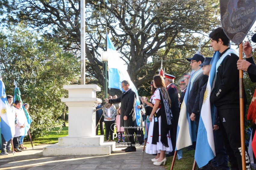 Coro, msica y baile en los actos por el 25 de Mayo