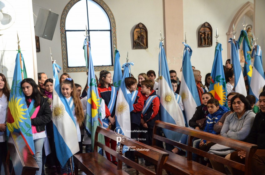 Coro, msica y baile en los actos por el 25 de Mayo