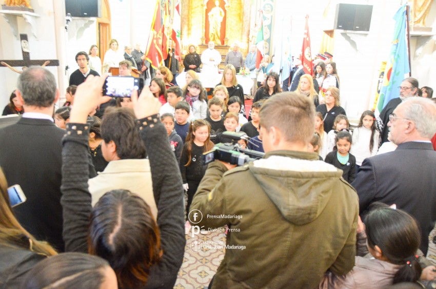 Coro, msica y baile en los actos por el 25 de Mayo