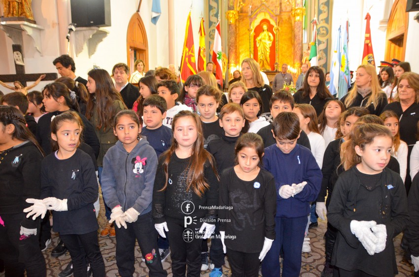 Coro, msica y baile en los actos por el 25 de Mayo