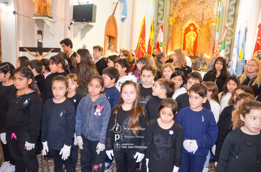 Coro, msica y baile en los actos por el 25 de Mayo