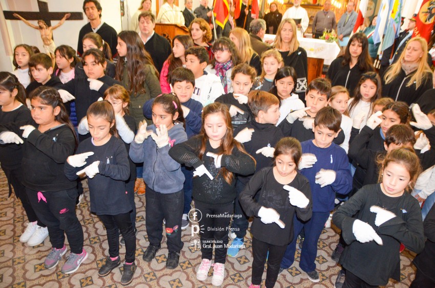 Coro, msica y baile en los actos por el 25 de Mayo