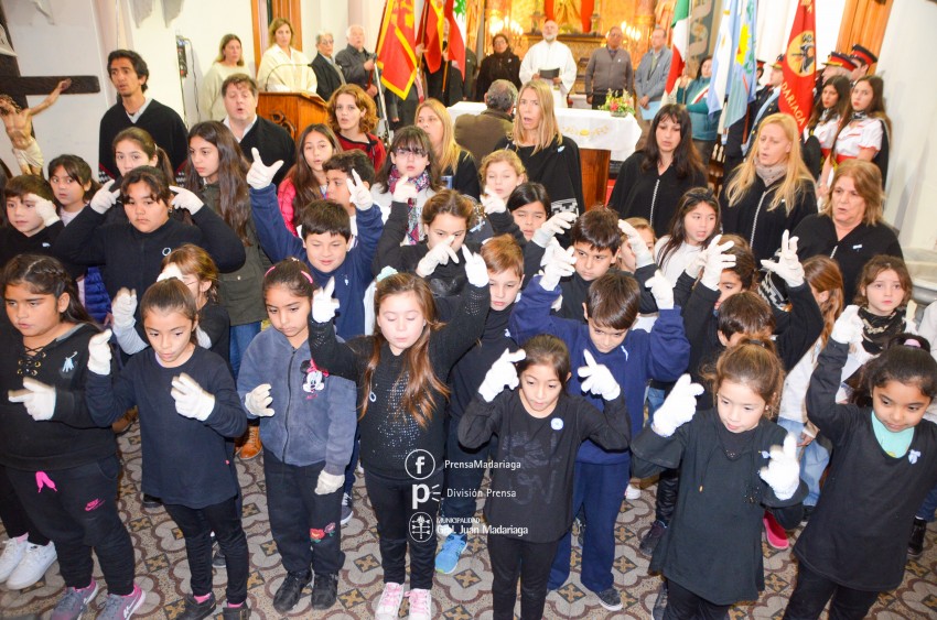 Coro, msica y baile en los actos por el 25 de Mayo