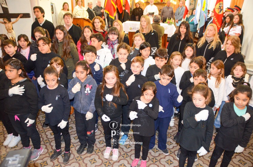 Coro, msica y baile en los actos por el 25 de Mayo