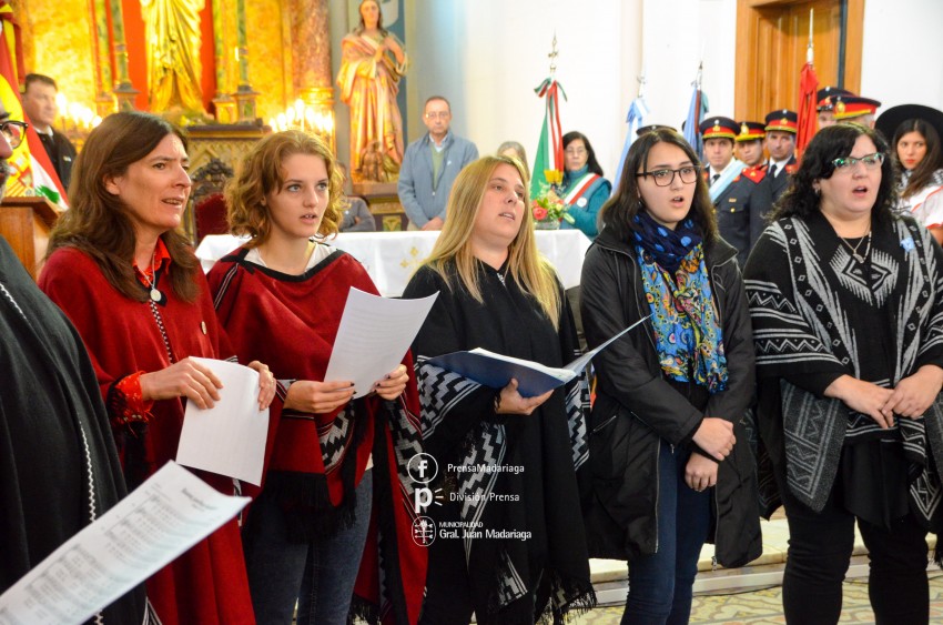 Coro, msica y baile en los actos por el 25 de Mayo