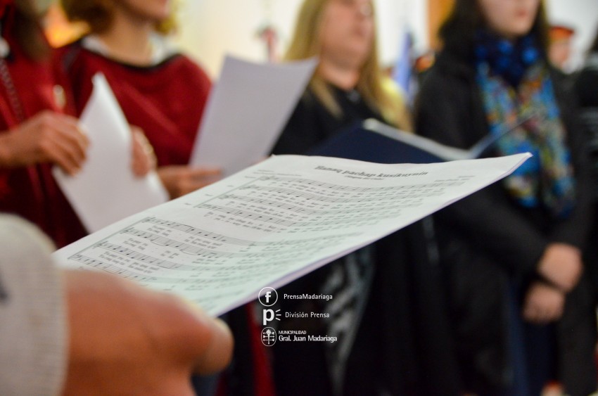 Coro, msica y baile en los actos por el 25 de Mayo