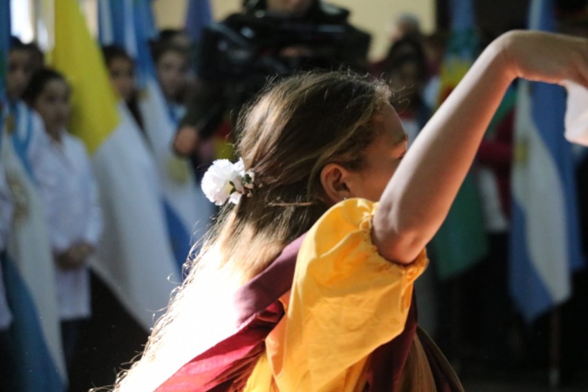 Coro, msica y baile en los actos por el 25 de Mayo