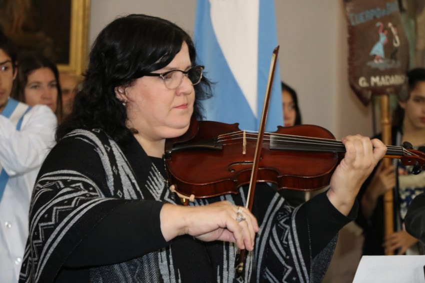 Coro, msica y baile en los actos por el 25 de Mayo