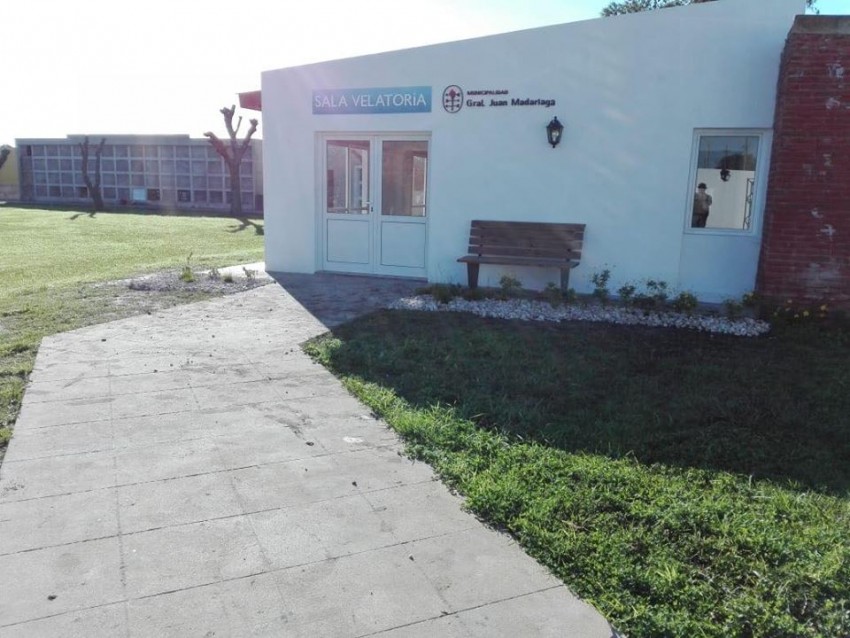 Construyen la banquina de la calle 25 y embellecen el lugar