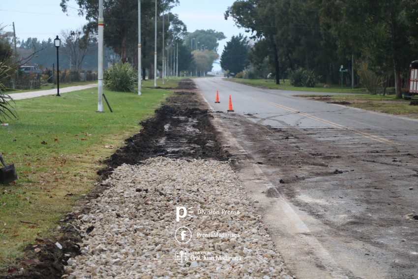 Construyen la banquina de la calle 25 y embellecen el lugar