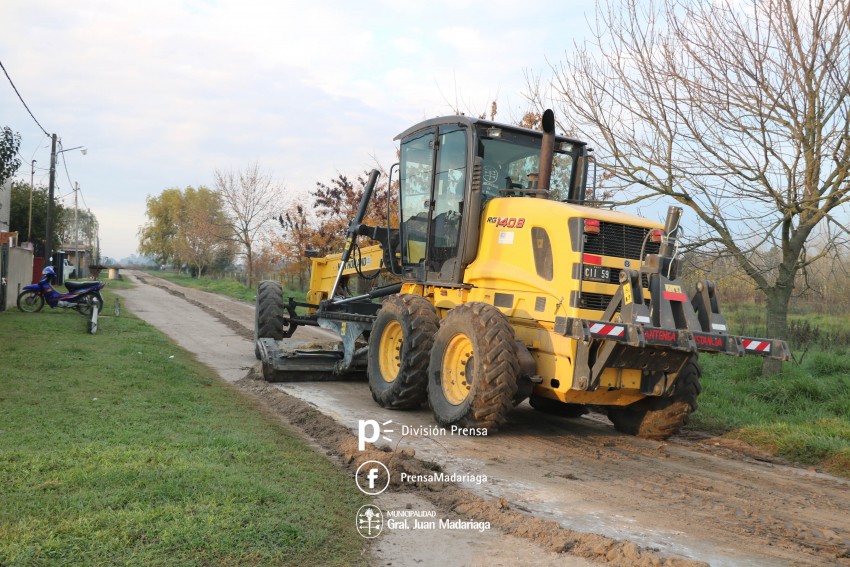 Construyen la banquina de la calle 25 y embellecen el lugar