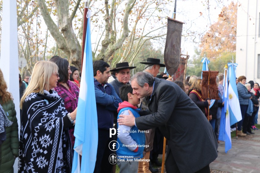 Alumnos prometieron lealtad a la bandera en el acto central frente al 