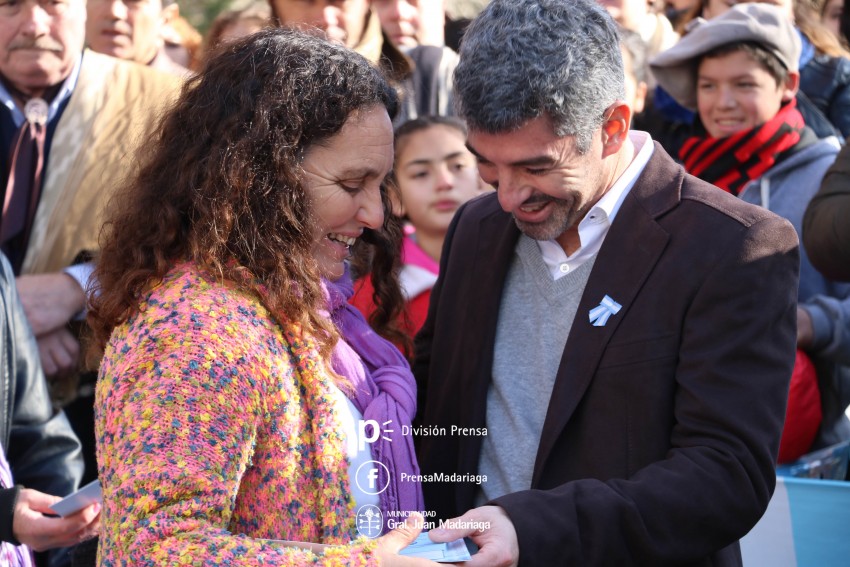 Alumnos prometieron lealtad a la bandera en el acto central frente al 