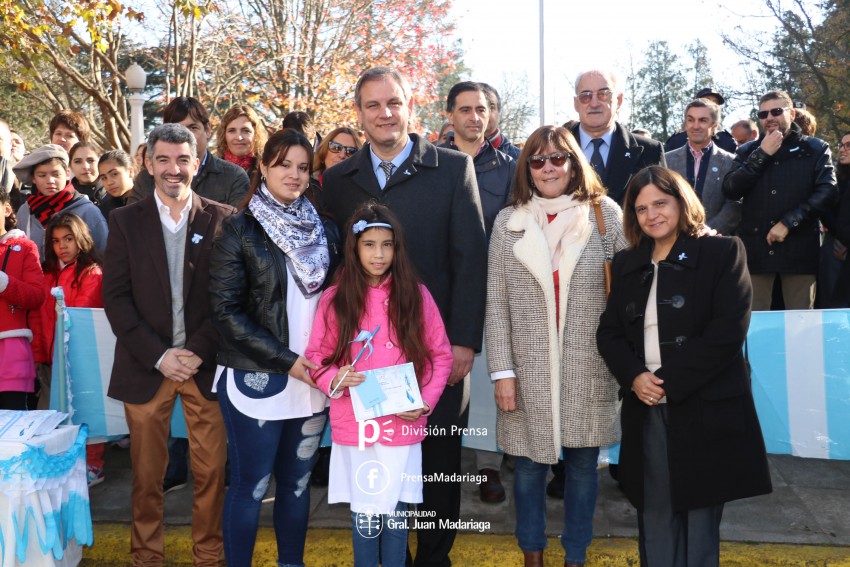 Alumnos prometieron lealtad a la bandera en el acto central frente al 