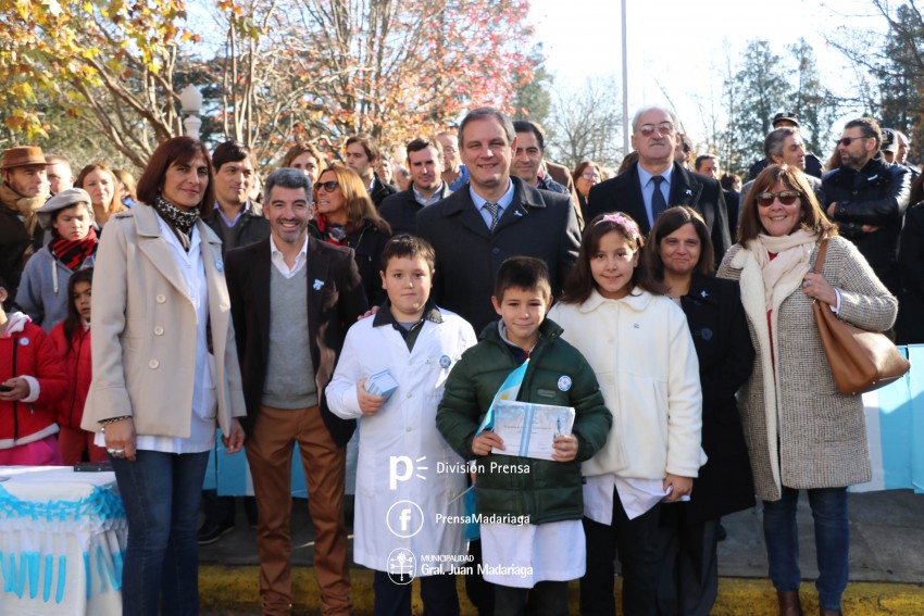 Alumnos prometieron lealtad a la bandera en el acto central frente al 