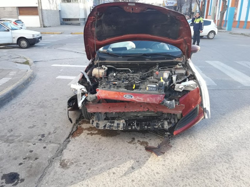 Choque en pleno centro dej dos heridos