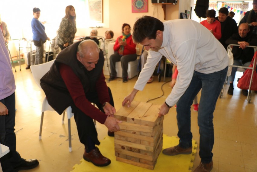 Los abuelos festejaron con una kerms en el hogar municipal