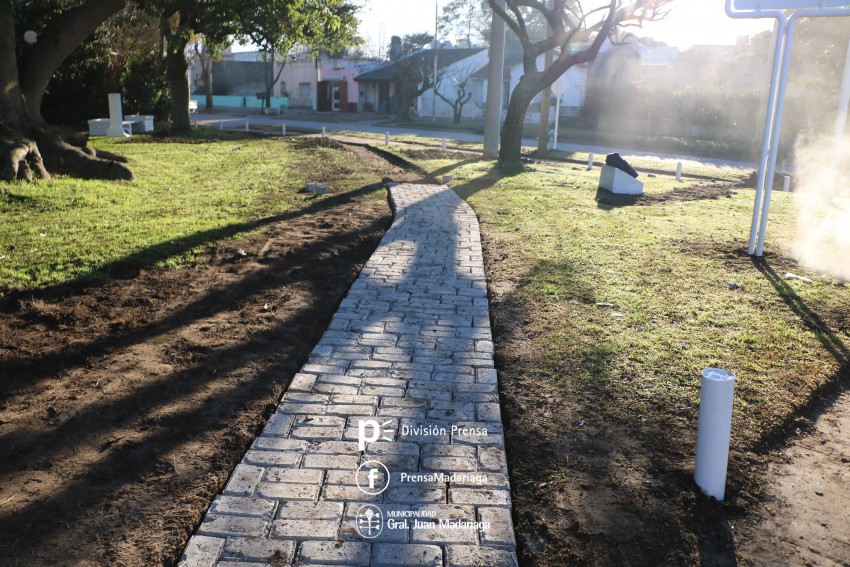 Realizan trabajos de bacheo, veredas y estacionamiento con la utilizac