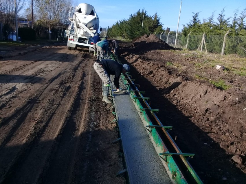 Culminaron los trabajos del cordón cuneta en calle Arias