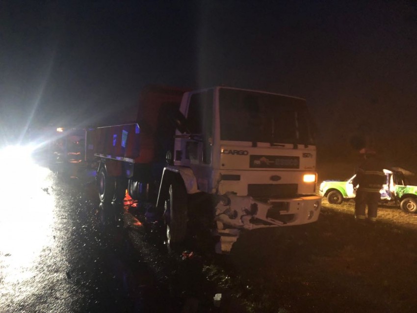 Choque entre camin y patrullero deja heridos en la ruta 56