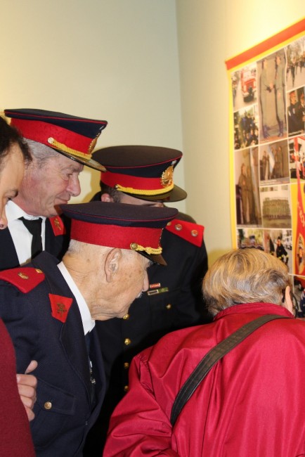 Realizaron la muestra fotogrfica y el homenaje al bombero ms antiguo