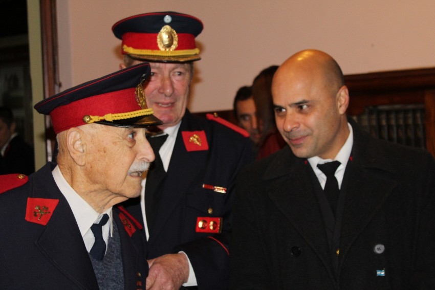 Realizaron la muestra fotogrfica y el homenaje al bombero ms antiguo