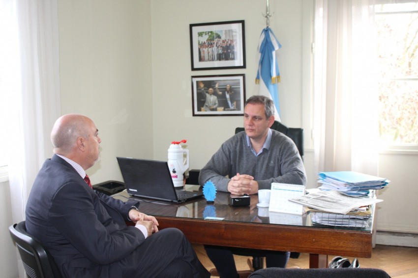 El intendente recibi al gerente del Banco Nacin