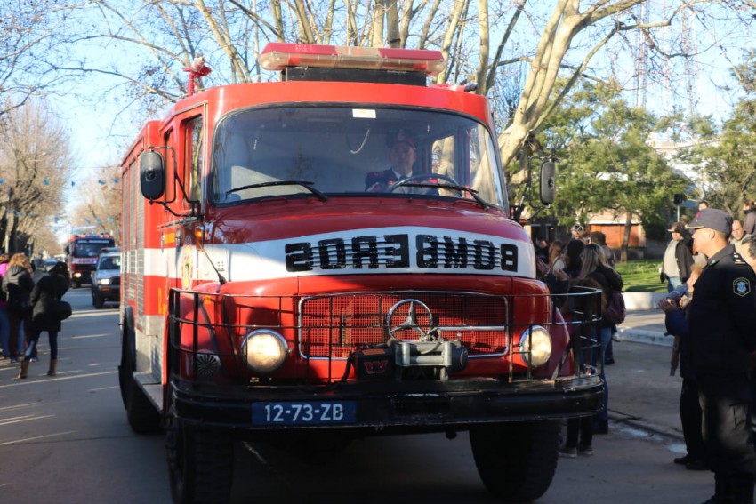 El desfile de gala de los Bomberos Voluntarios en fotos