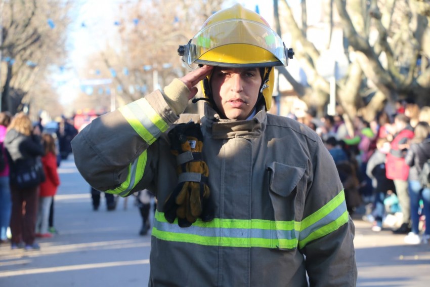 El desfile de gala de los Bomberos Voluntarios en fotos