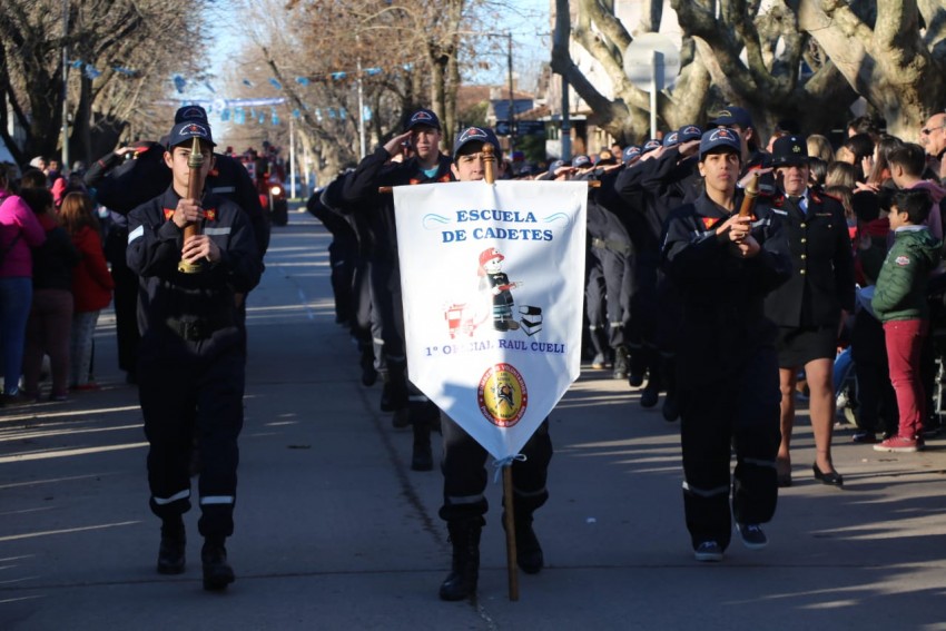 El desfile de gala de los Bomberos Voluntarios en fotos