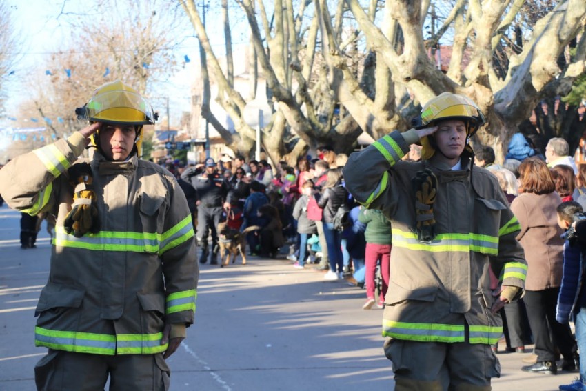 El desfile de gala de los Bomberos Voluntarios en fotos