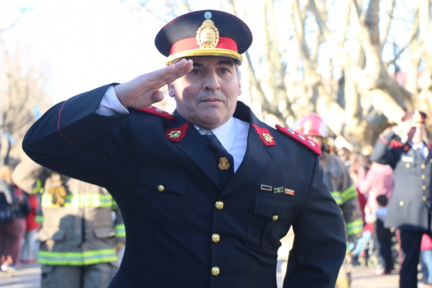 El desfile de gala de los Bomberos Voluntarios en fotos