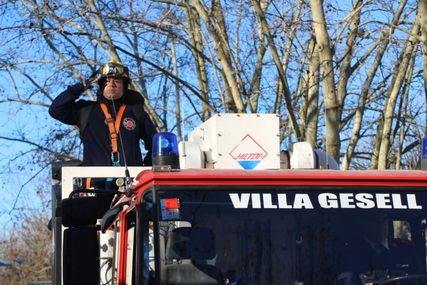 El desfile de gala de los Bomberos Voluntarios en fotos