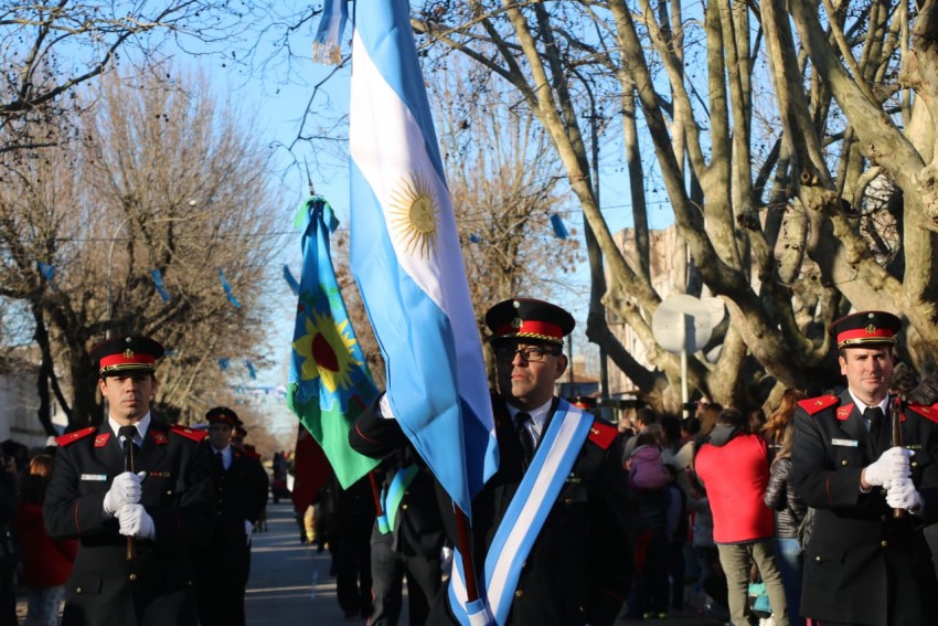 El desfile de gala de los Bomberos Voluntarios en fotos