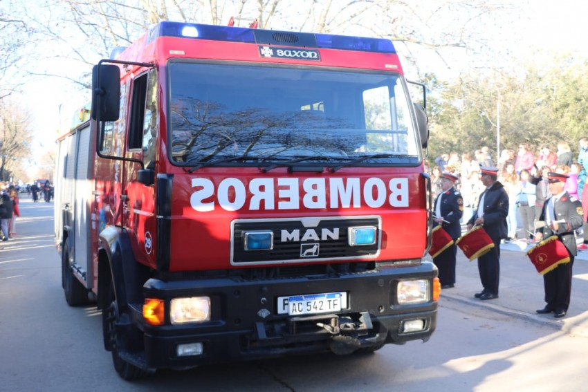 El desfile de gala de los Bomberos Voluntarios en fotos