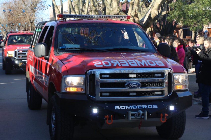 El desfile de gala de los Bomberos Voluntarios en fotos