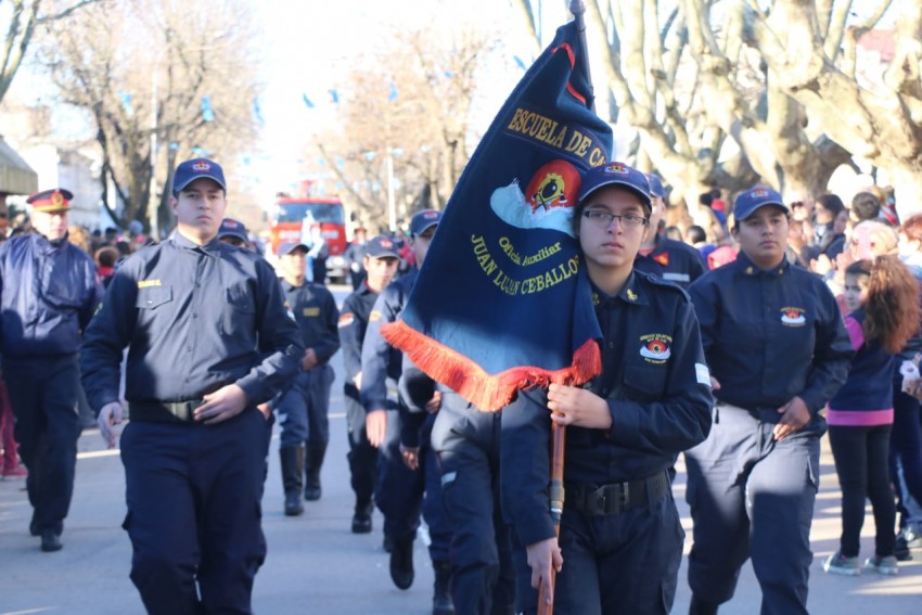 El desfile de gala de los Bomberos Voluntarios en fotos