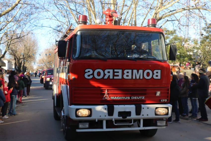 El desfile de gala de los Bomberos Voluntarios en fotos