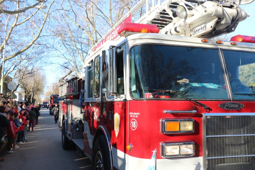 El desfile de gala de los Bomberos Voluntarios en fotos